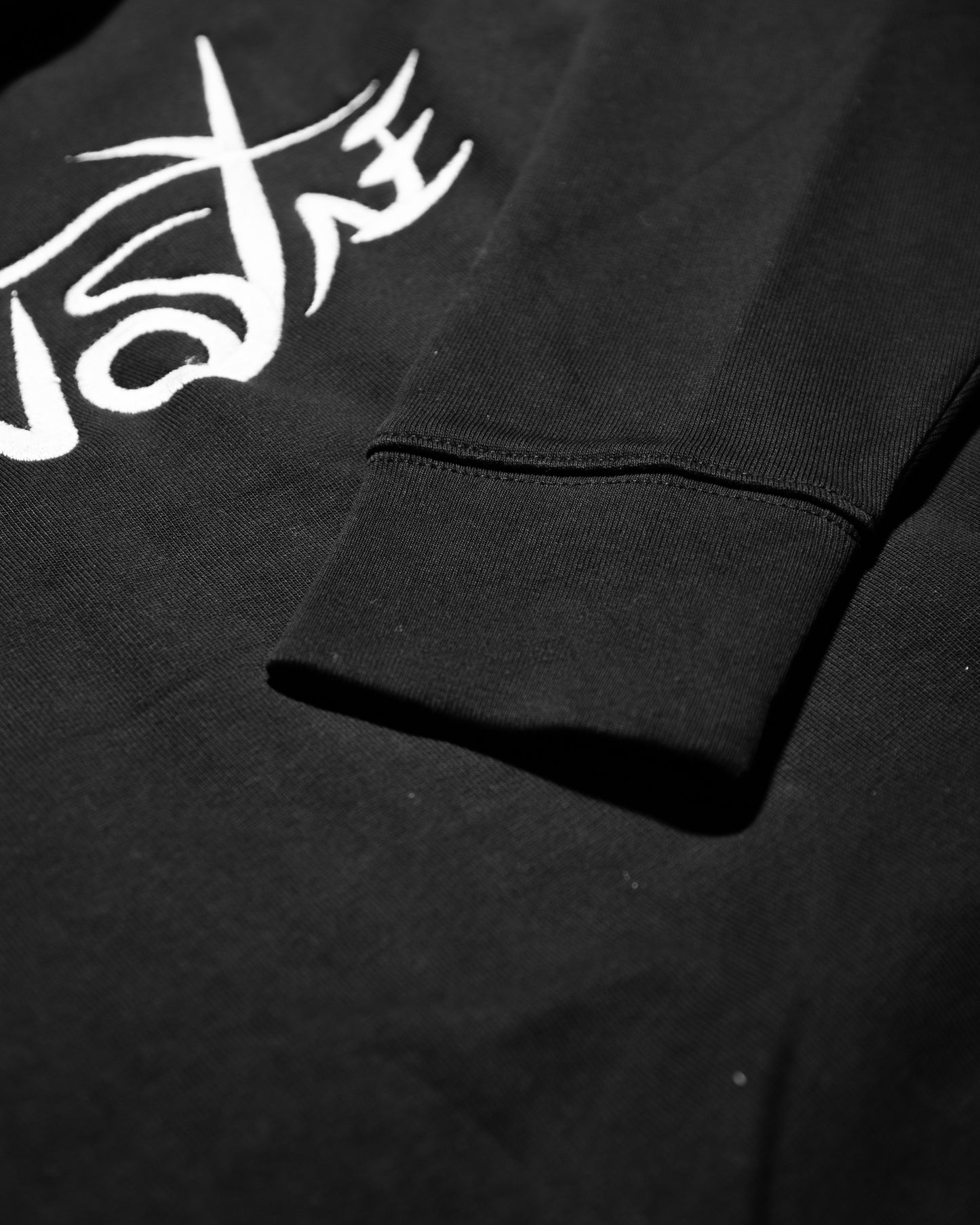 BLACK ZIPPER - 01 KEEP IT SIMPLE