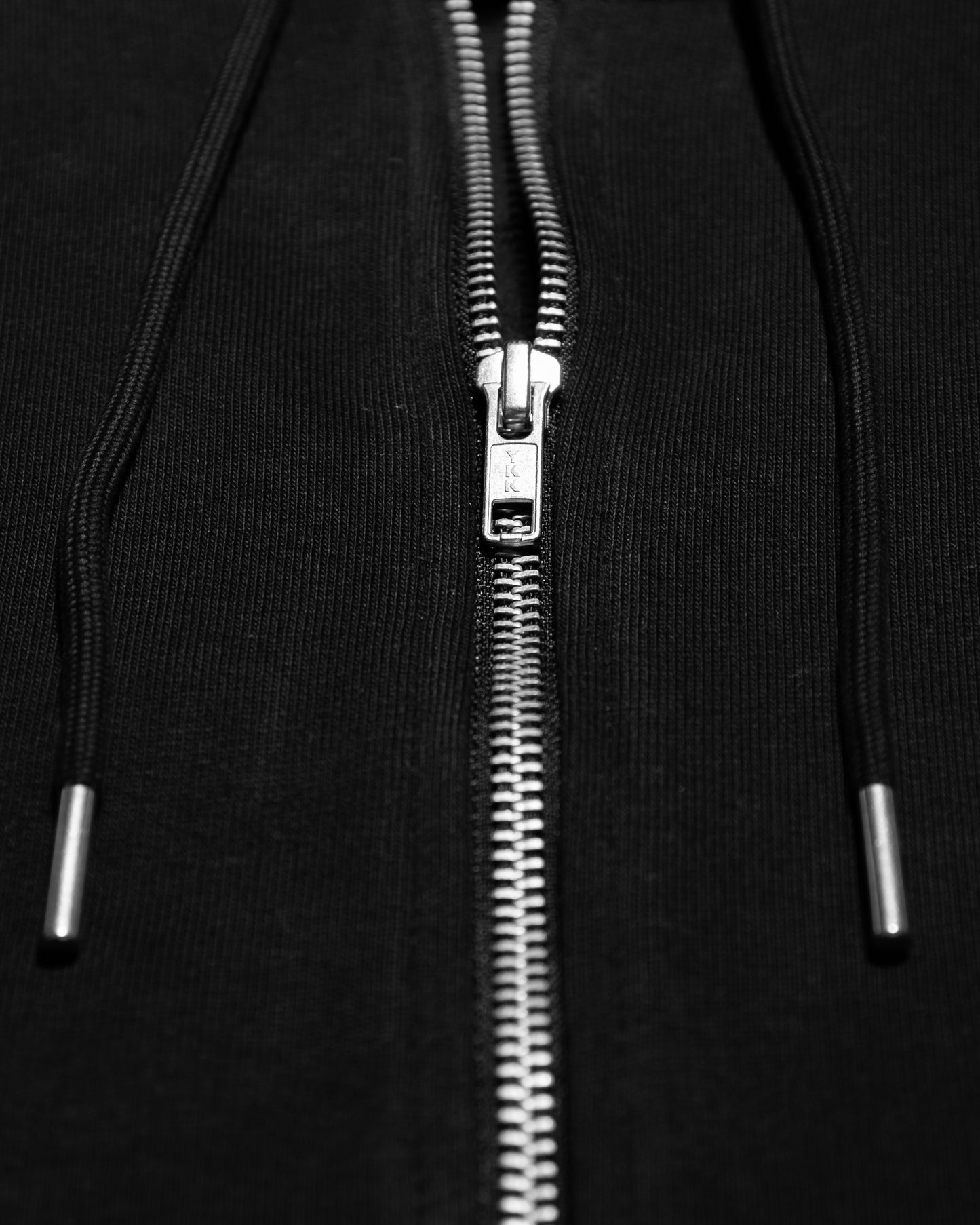 BLACK ZIPPER - 01 KEEP IT SIMPLE