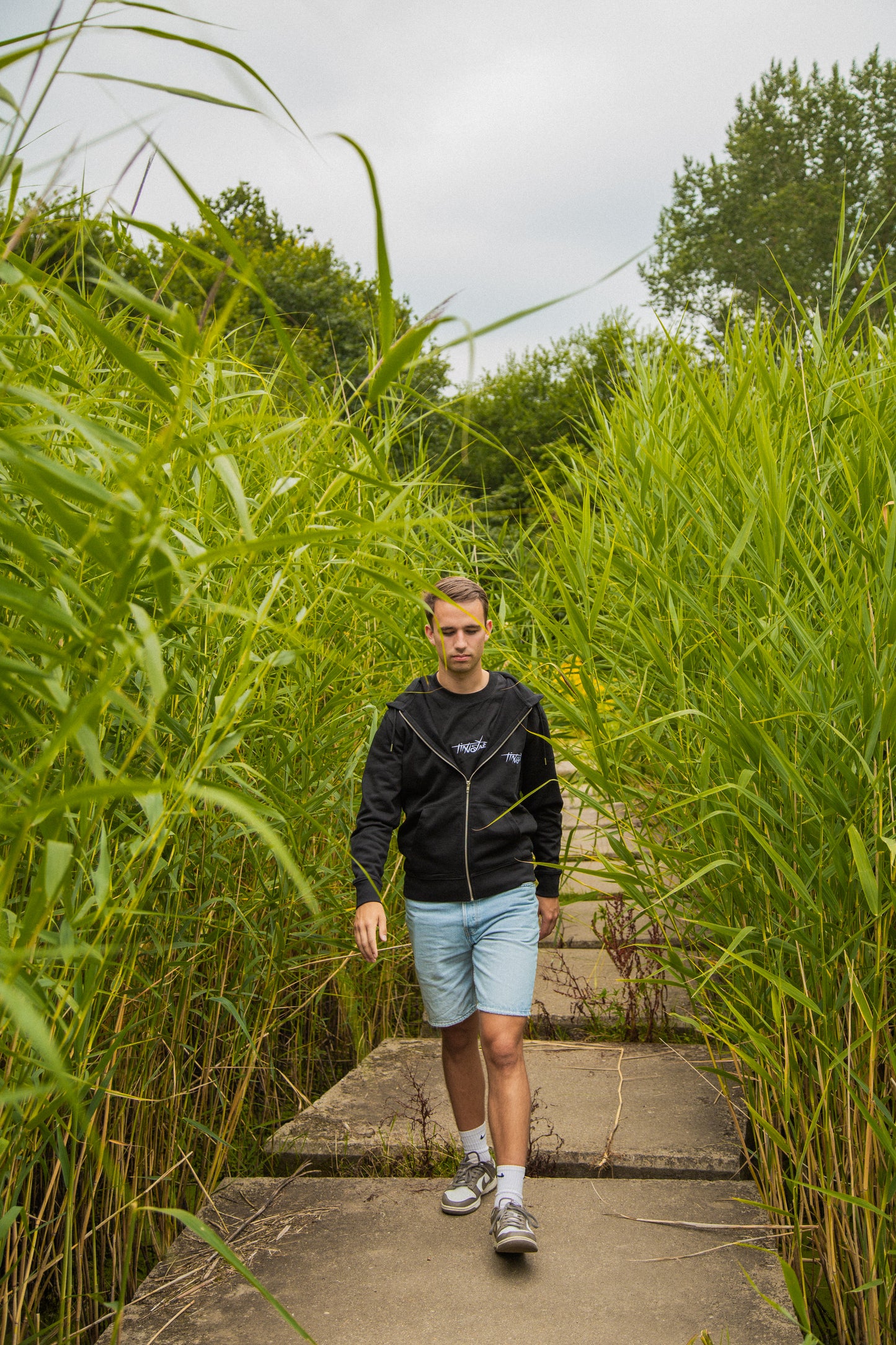BLACK ZIPPER - 01 KEEP IT SIMPLE
