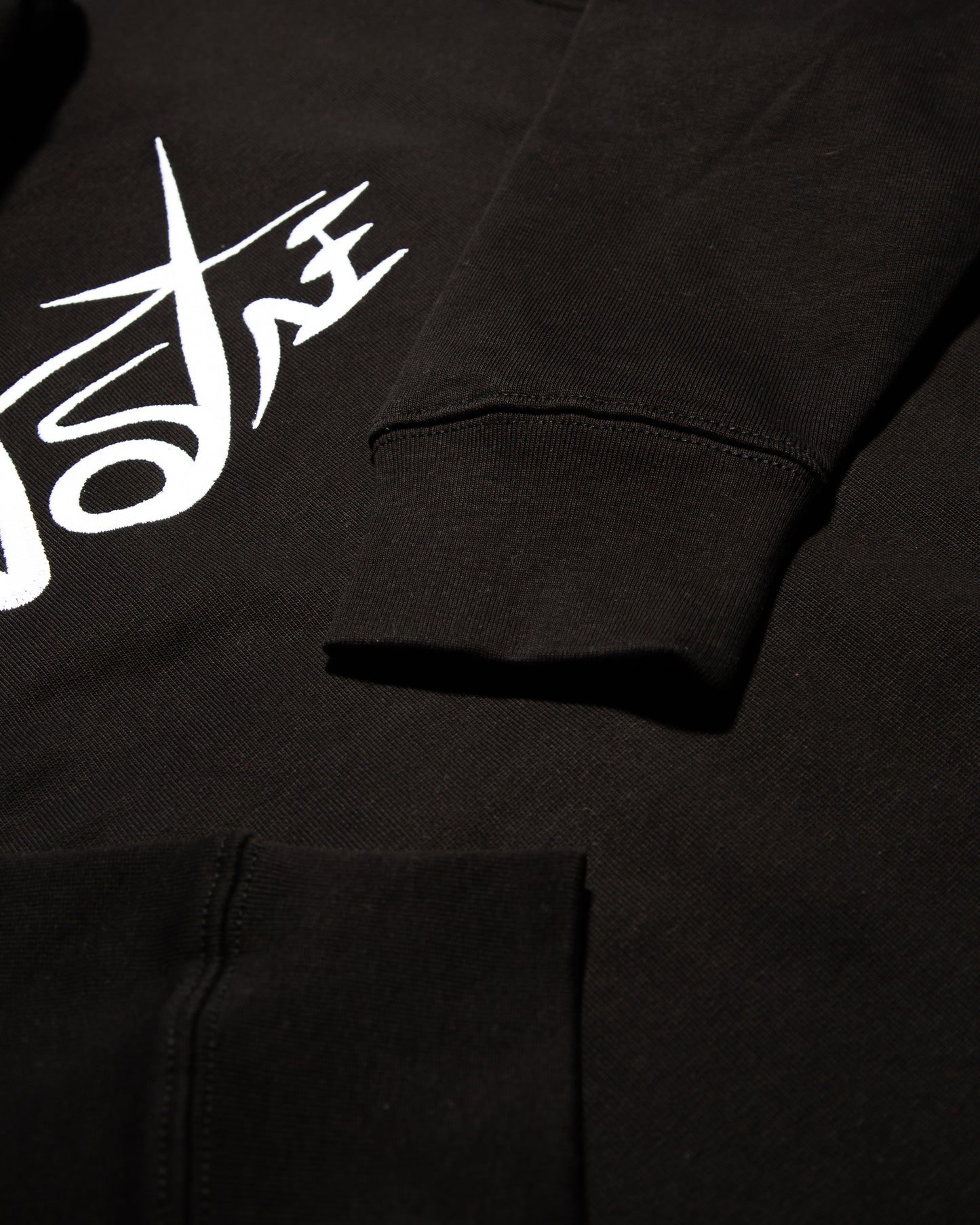 ZWARTE HOODIE - 01
